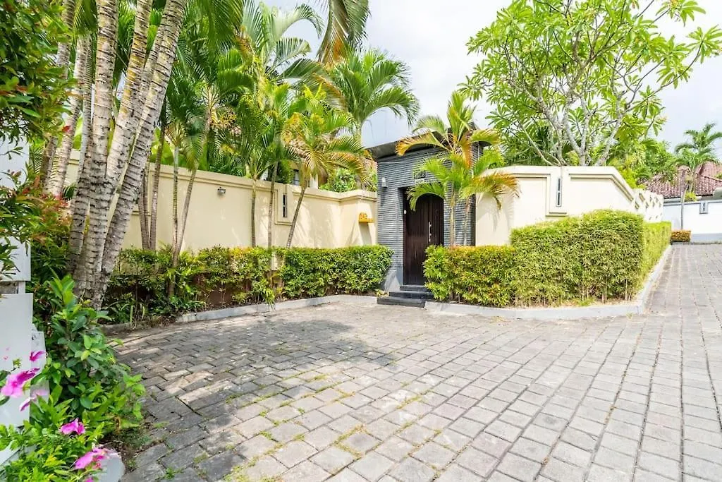 Cometa Prime 3Br Private Pool Luxury Villa Seminyak